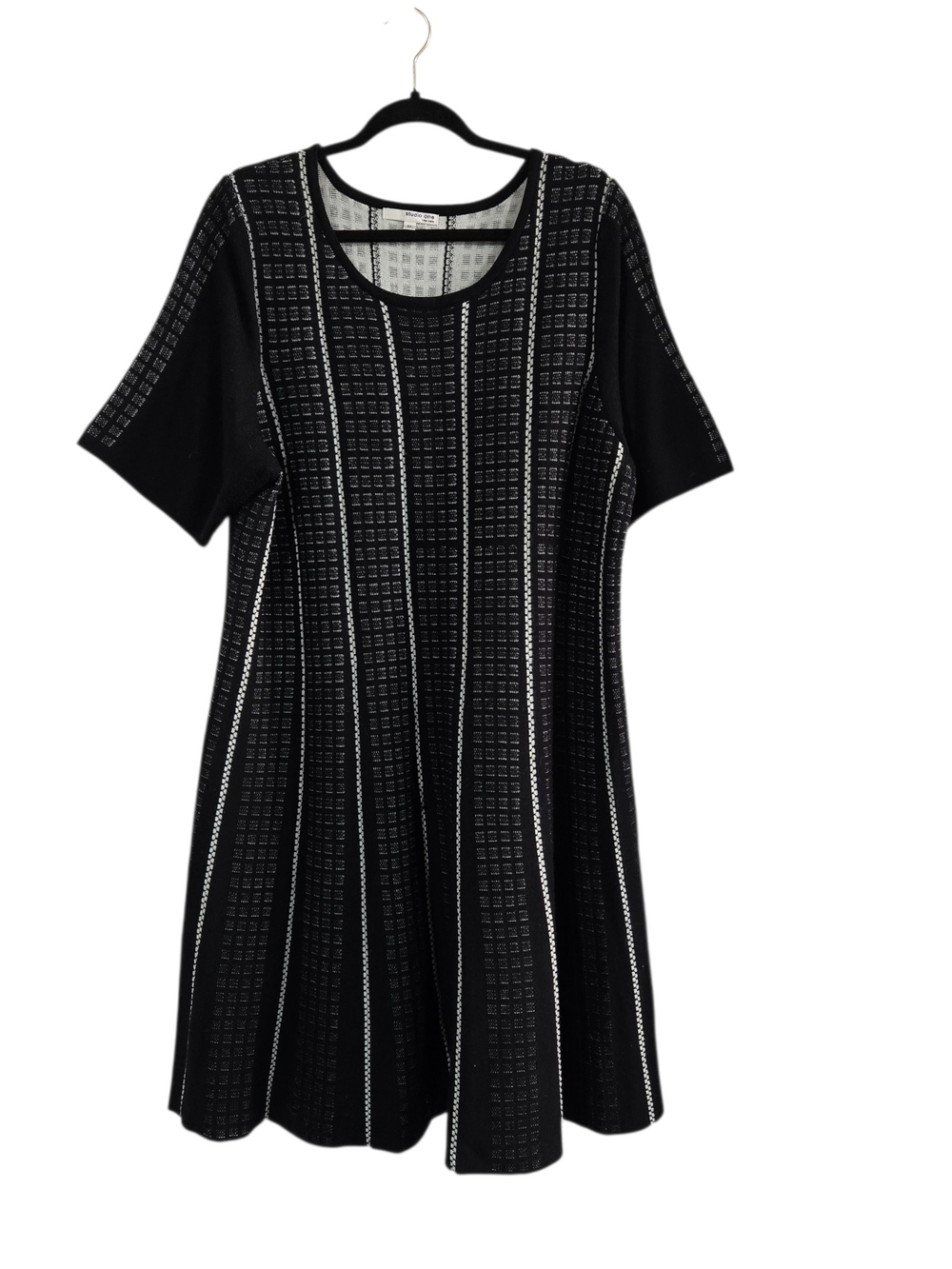 Short Sleeve A-Line Midi Sweater Dress Black White 2X